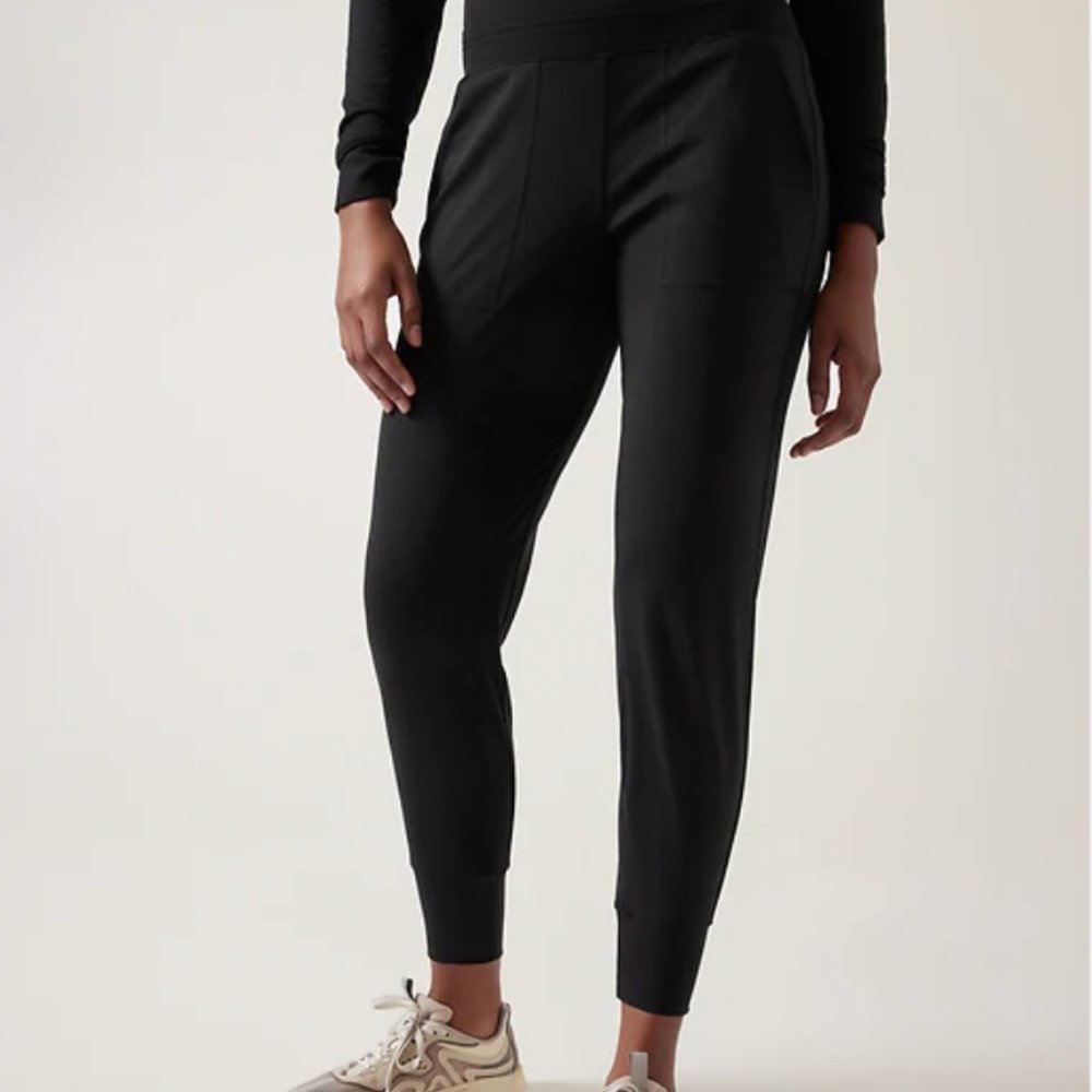 NWOT Athleta Venice Joggers Black Sz M